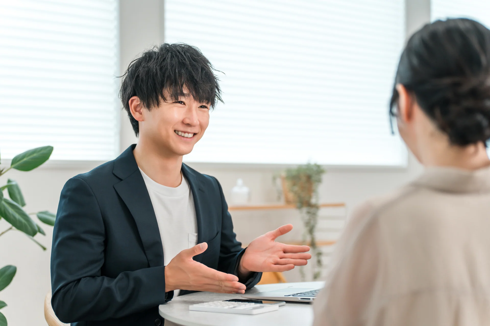 営業職の仕事風景